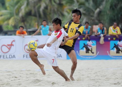 PH03_24102014_BOLA_PANTAI