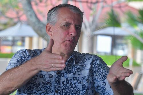 DR PETER BLOMEYER