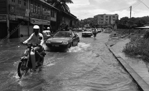 PH03_25062015_BANJIR_KILAT