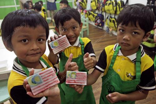 MEWARNA BISKUT JALUR GEMILANG