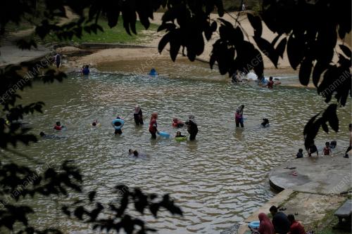 BERKELAH DI AIR TERJUN
