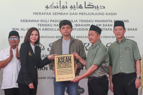 TENGKU HASANAL IBRAHIM ALAM SHAH