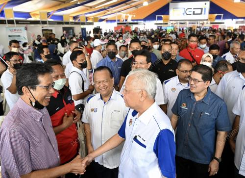 DATUK SERI ISMAIL SABRI YAAKOB