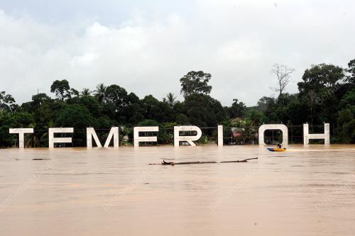 PH03_27214_BANJIR_27122014