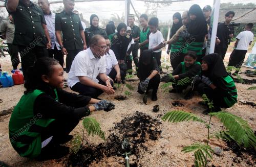DATUK SERI WAN ROSDY WAN ISMAIL