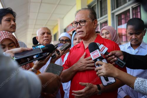 DATUK SERI WAN ROSDY WAN ISMAIL