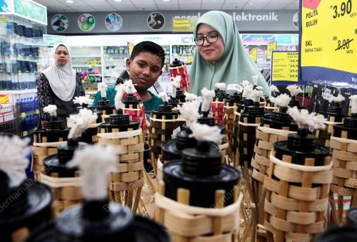 MEMBELI PELITA BULUH