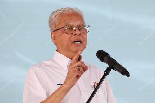 DATUK SERI ISMAIL SABRI YAAKOB