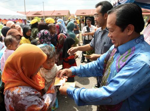 AHMAD MASLAN