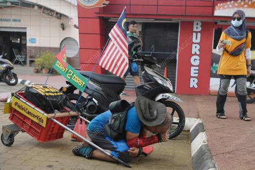 PEJALAN KAKI SOLO