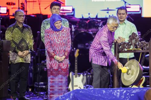AL-SULTAN ABDULLAH RI'AYATUDDIN AL-MUSTAFA BILLAH SHAH