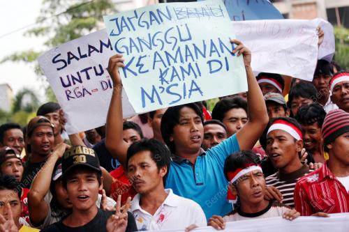 WARGA INDONESIA BERPIKET