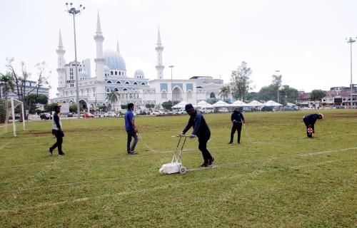 PERSEDIAAN BERBUKA DI PADANG MBK 1