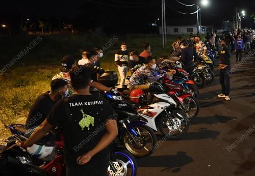 POLIS OPERASI MOTOSIKAL