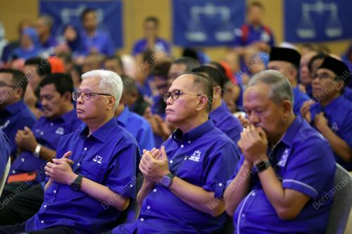 DATUK SERI ISMAIL SABRI YAAKOB