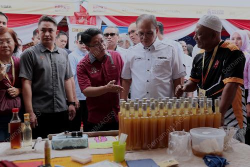 DATUK SERI WAN ROSDY WAN ISMAIL