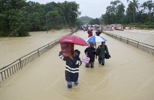 PH04_02122013_BANJIR