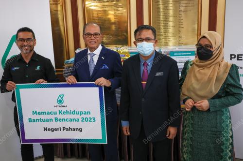 DATUK SERI WAN ROSDY WAN ISMAIL
