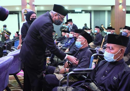 DATUK SERI ISMAIL SABRI YAAKOB