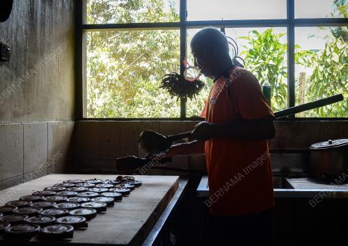 JENDELA BANTU PENIAGA KEMBANGKAN PERNIAGAAN