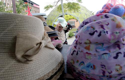 MEMBELI TOPI