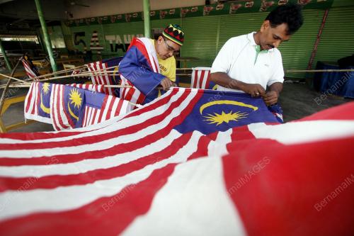 PH04_03082012_BENDERA