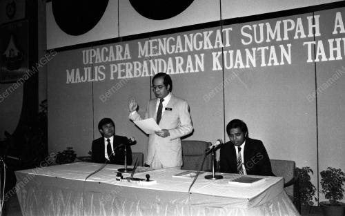 PH04_05022015_ANGKAT_SUMPAH