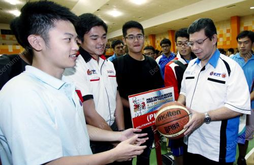 PH04_05102012_BOLA_KERANJANG