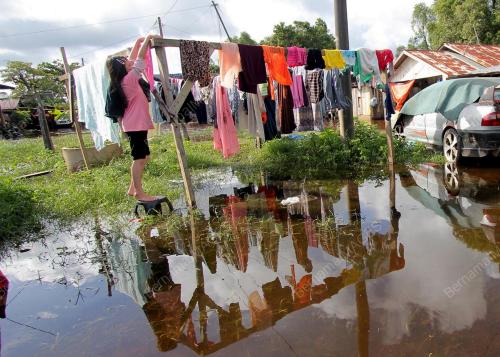 PH04_05122013_BANJIR_SURUT
