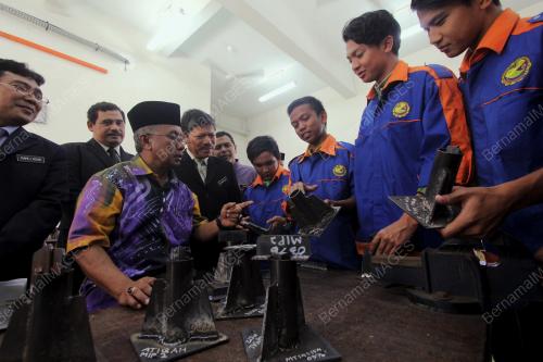 DATUK SERI ISMAIL ABD MUTTALIB