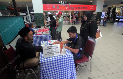 KAUNTER ZAKAT FITRAH DI PUSAT BELI BELAH