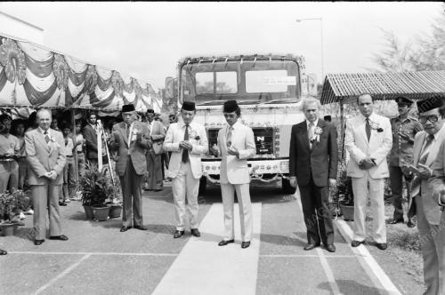 KERETA TOMAN