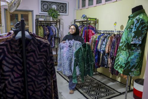 PENJAWAT_BATIK