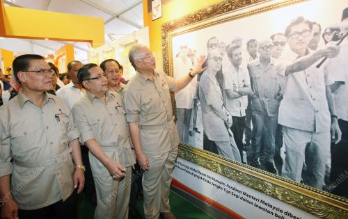 DATUK SERI MOHD NAJIB TUN ABDUL RAZAK