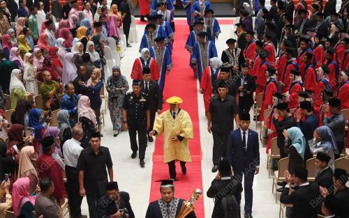AL-SULTAN ABDULLAH RI'AYATUDDIN AL-MUSTAFA BILLAH