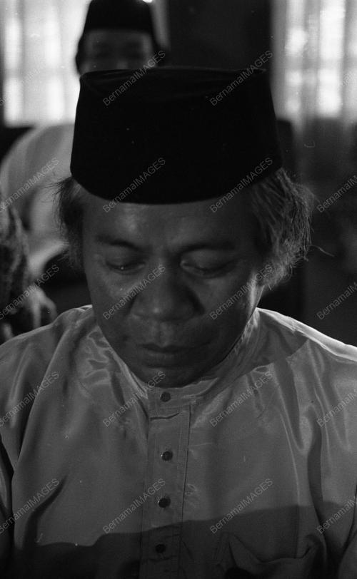 PENAMAAN CALON
