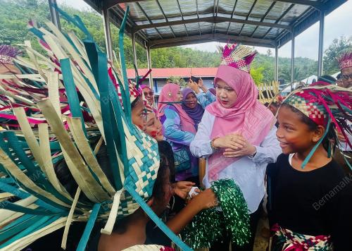FADHLINA SIDEK