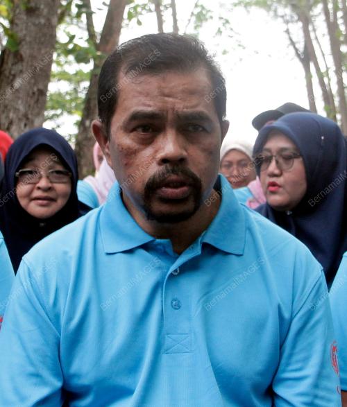 DATUK DR ADNAN MAT