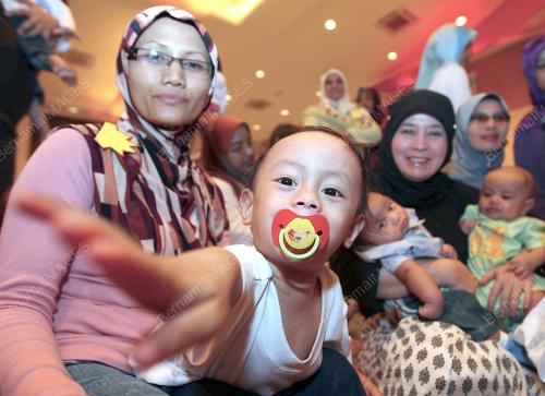 TENGKU AZIZAH AMINAH MAIMUNAH ISKANDARIAH