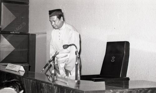ANGKAT SUMPAH