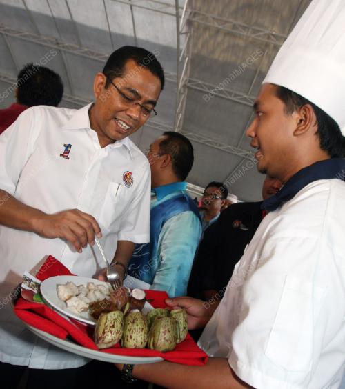 DATUK SERI MOHAMED KHALED NORDIN