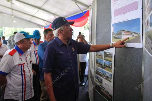DATUK SERI MAHDZIR KHALID