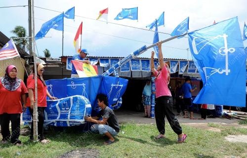 PH04_10042013_BENDERA