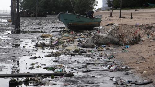 SISA BUANGAN PLASTIK