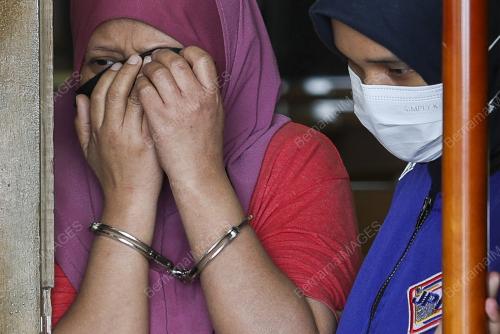 WANITA DIDENDA RM5,000 MILIKI KAD PENGENALAN INDIVIDU LAIN