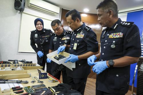 TIGA PENJENAYAH MAUT BERBALAS TEMBAKAN DENGAN POLIS