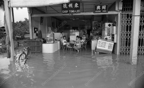 BANJIR KILAT