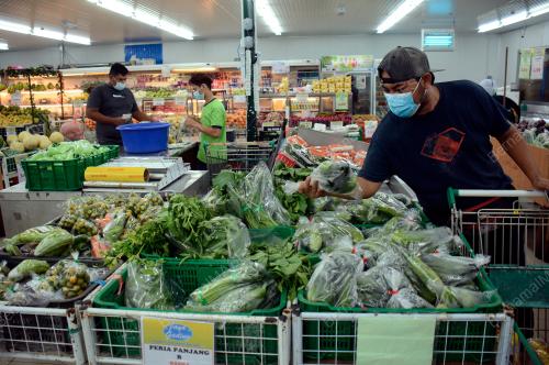 MEMBELI KEPERLUAN HARIAN
