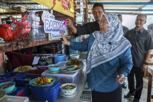DATUK DR FUZIAH SALLEH
