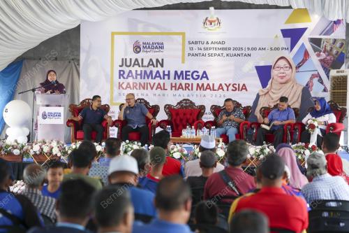 DATUK DR FUZIAH SALLEH